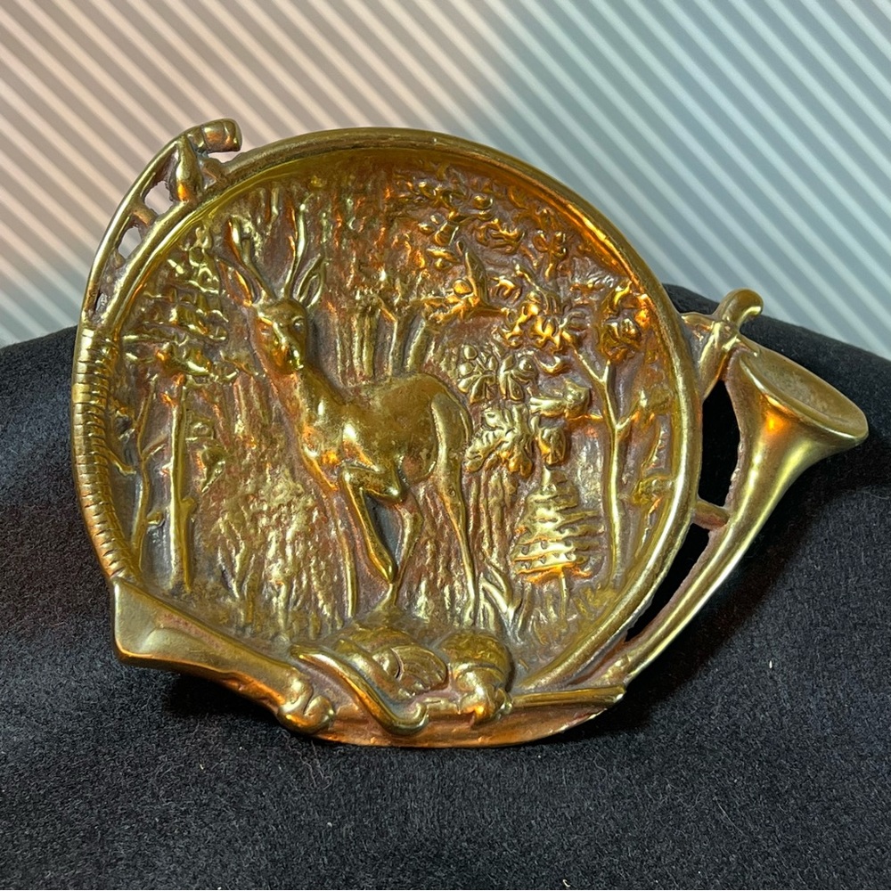 🏆Vintage Brass Dish with Deer Hunting Scene Depicting Buck, Sword, Rifle, Horn